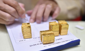 Vàng SJC chỉ còn đắt hơn vàng thế giới 4 triệu đồng/lượng, ngân hàng sẽ tiếp tục triển khai phương án bán vàng mới