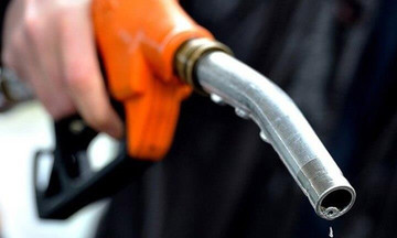 Giá xăng dầu tiếp tục tăng mạnh, RON 95 tăng 544 đồng/lít