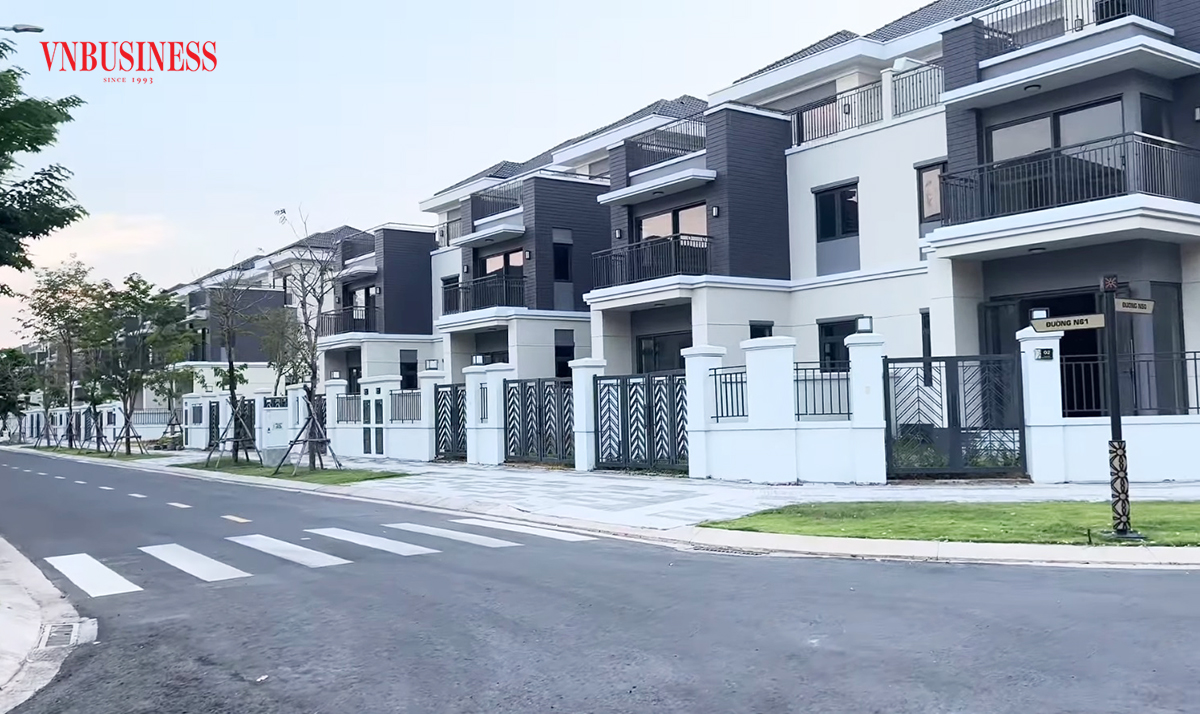 Tiền vẫn đang ‘chảy mạnh’ vào phân khúc biệt thự, liền kề giá cao tại vùng ven