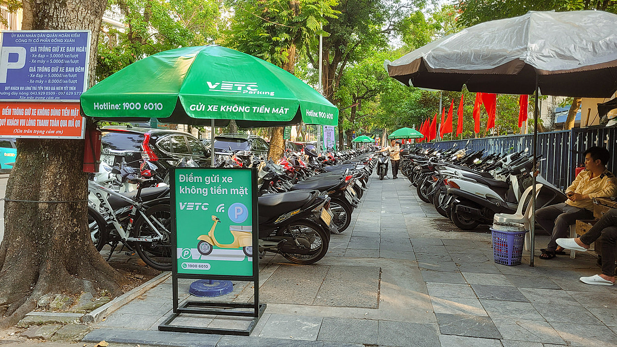 1,5 tỷ đồng phí gửi xe đã giao dịch không tiền mặt tại Hà Nội trong 2 tháng