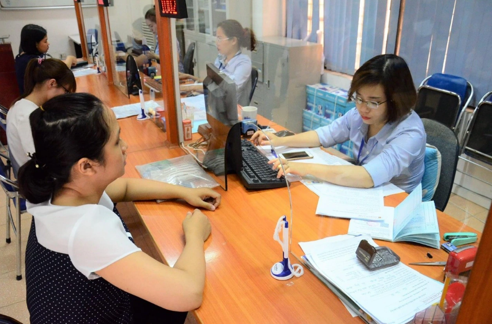 Viên chức các đơn vị tự chủ tài chính vẫn thấp thỏm chờ lương tăng