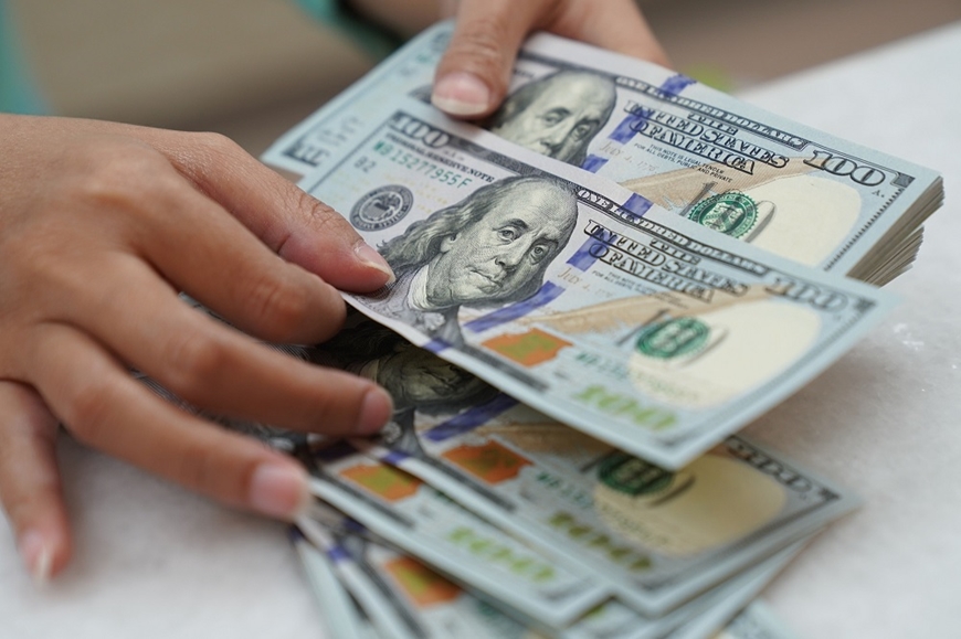 Giữ lãi suất USD ở mức 0% để chống đô la hóa
