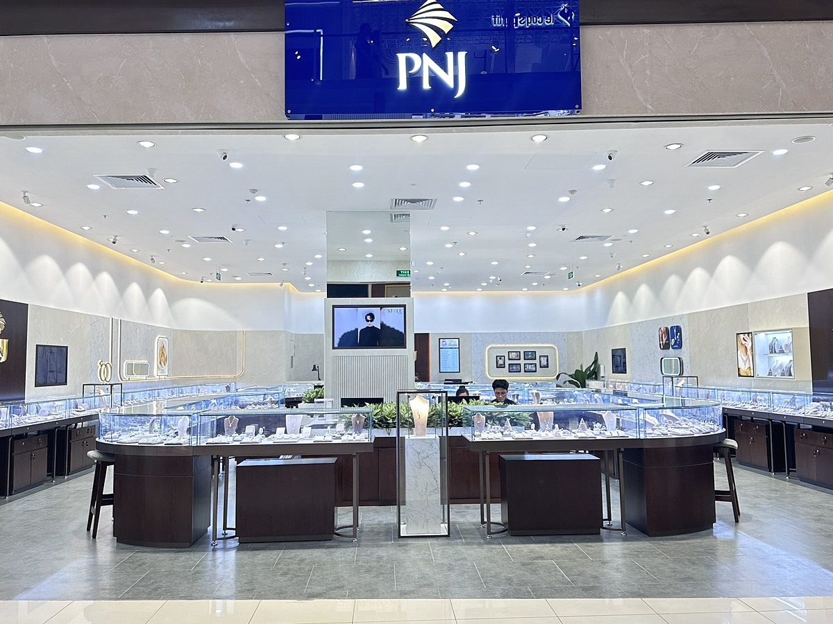 Doanh thu và lợi nhuận cao kỷ lục, vì sao biên lợi nhuận của PNJ vẫn co lại?
