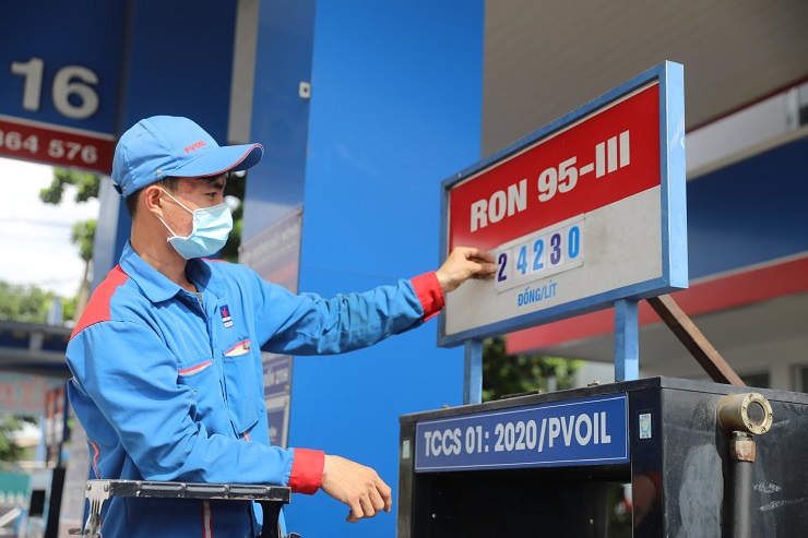 Điều hành giá xăng dầu: Nên để Doanh nghiệp tự quyết định giá?