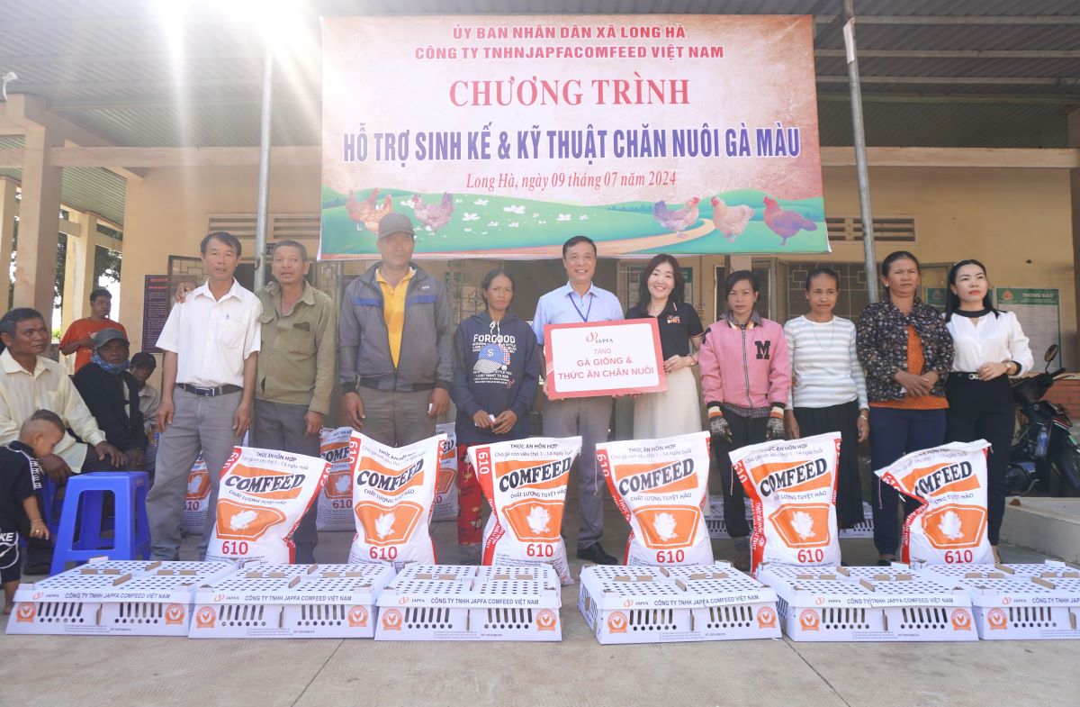 Japfa Việt Nam tặng hơn 20 nghìn gà giống cho 300 hộ nghèo, hộ dân tộc thiểu số tại 6 tỉnh