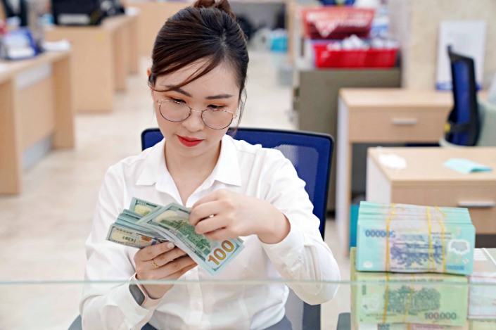 Vì sao lãi suất huy động của ngân hàng lớn ‘bình chân’ ở đáy?