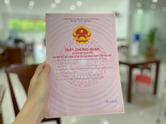 Có phải đổi sổ đỏ và sổ hồng theo Luật Đất đai năm 2024?