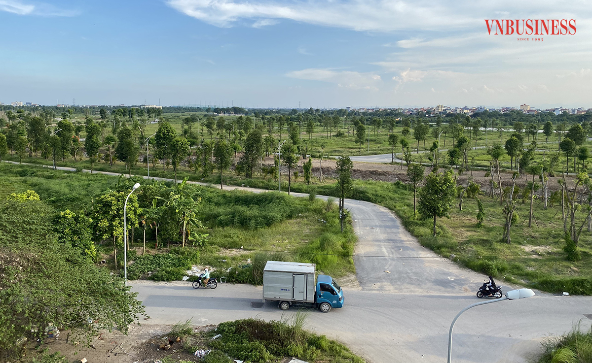 Thị trường nổi sóng, môi giới đổ về các điểm nóng tung 'ma trận' giá nhà đất