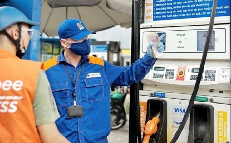 Giá xăng, dầu đồng loạt giảm, xăng RON 95 về sát mốc 21.000 đồng/lít