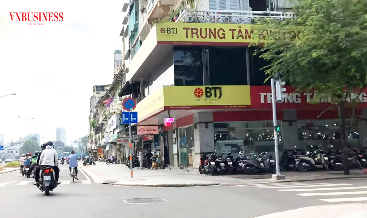 Mặt bằng nhà phố cho thuê giá 'cắt cổ' và chuyện 'lò xay thương hiệu'