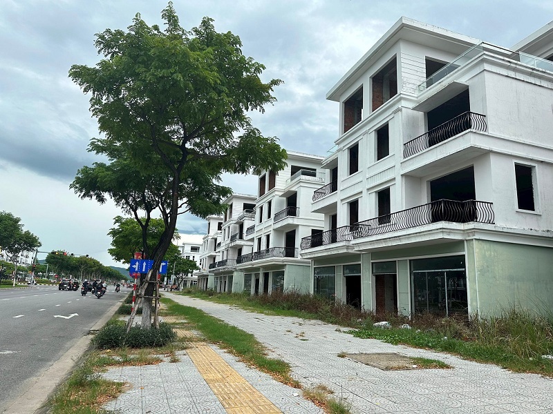 Ngân hàng rao bán nợ thế chấp loạt căn hộ, quyền sử dụng đất tại chung cư