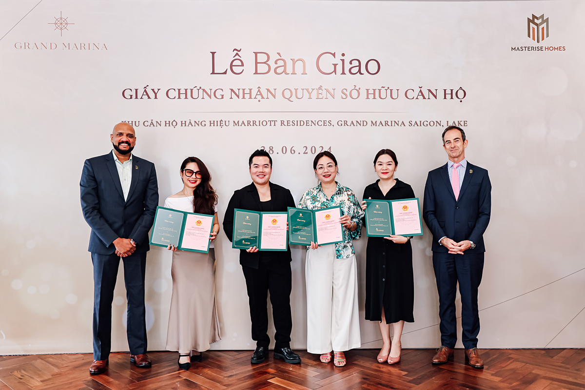 Liên tục bàn giao sổ hồng tại các dự án, Masterise Homes® khẳng định uy tín với pháp lý vững vàng
