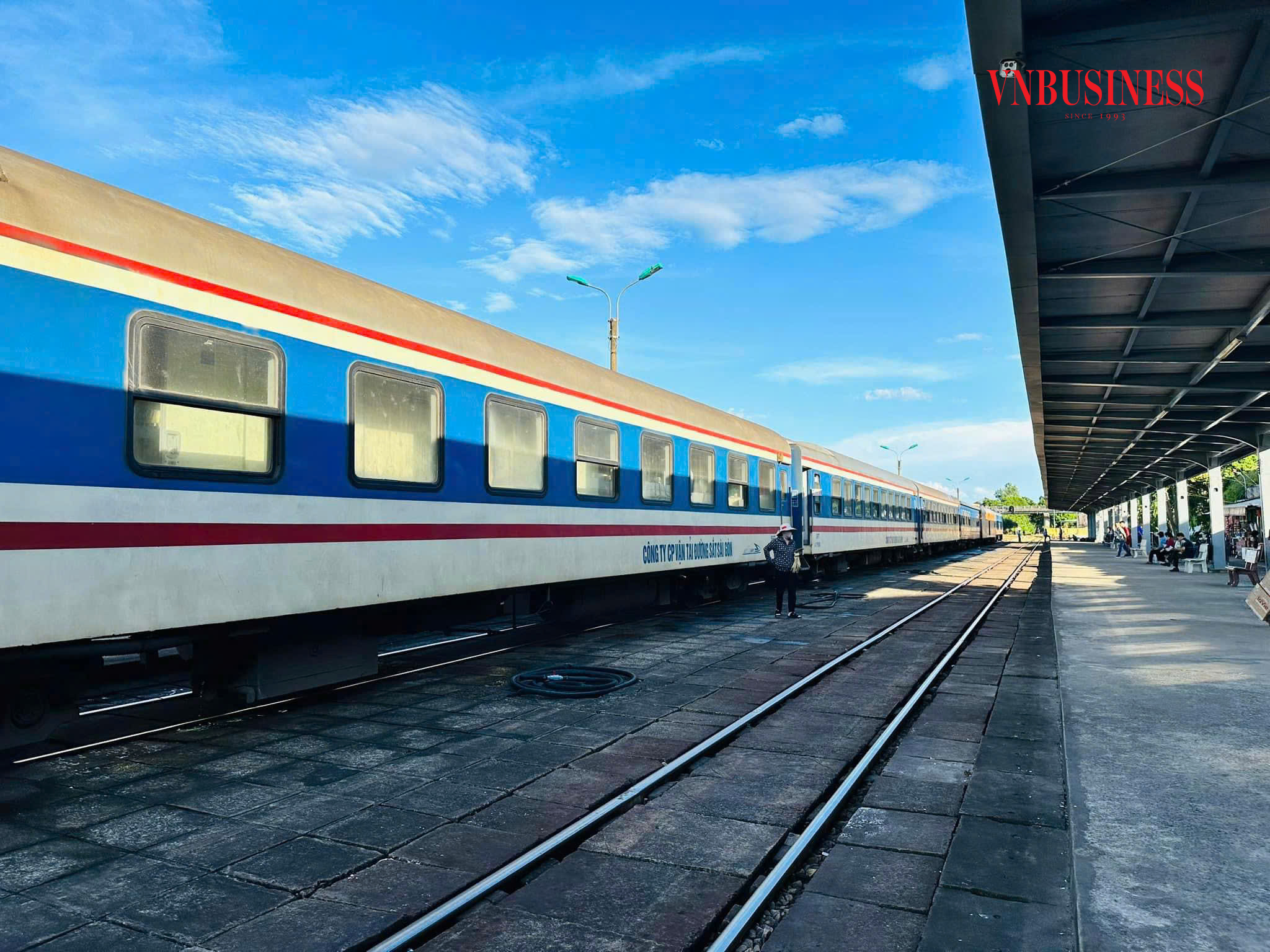 Hàng không, đường sắt mở bán vé Tết 2025: Người dân có nên 'săn' vé sớm?
