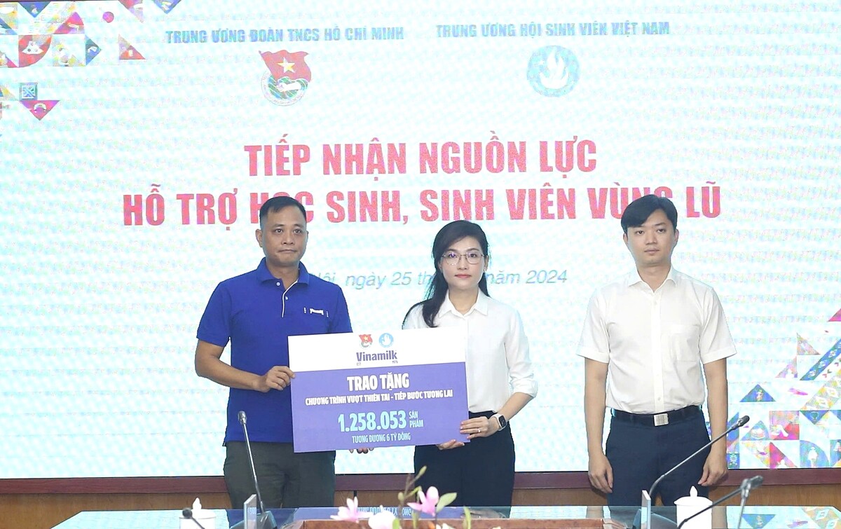 Chương trình 'Vượt thiên tai - Tiếp bước tương lai' của Vinamilk vượt cam kết 6 tỷ đồng hỗ trợ trẻ em vùng bão lũ