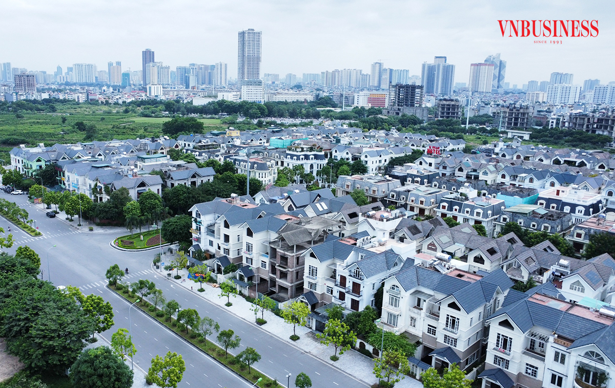 'Tay to' rục rịch trở lại, biệt thự vùng ven chờ sóng cuối năm