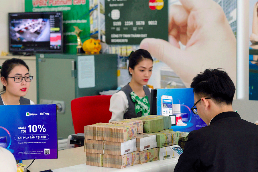 Trái phiếu doanh nghiệp bùng nổ: Ngân hàng thống trị, doanh nghiệp chùn bước trước nợ đáo hạn