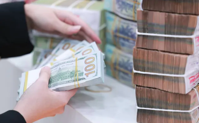 Tỷ giá lại 'nổi sóng', áp lực có kéo dài?