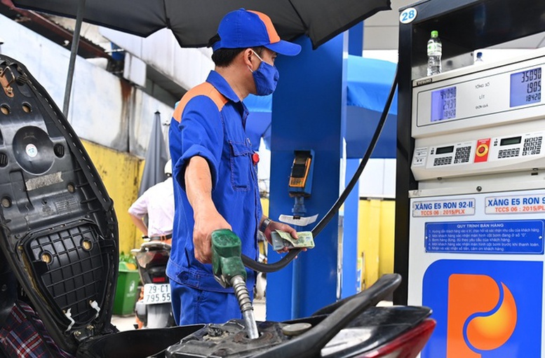 Bộ Tài chính muốn tiếp tục giảm 50% thuế bảo vệ môi trường trong năm 2025 cho xăng