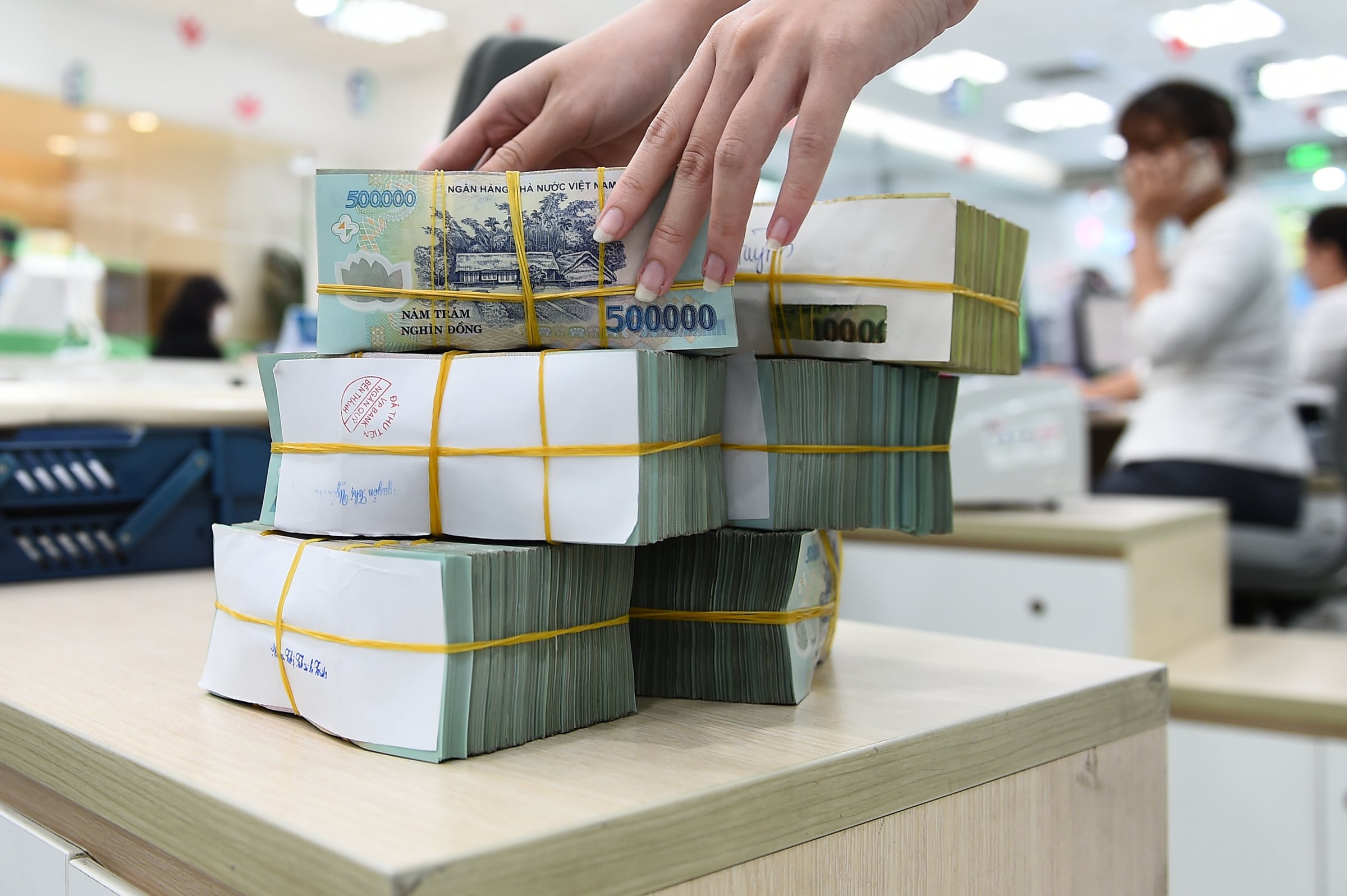 Áp lực nợ xấu ngân hàng tiếp tục tăng