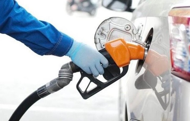 Giá xăng dầu tiếp tục giảm, về sát 20.500 đồng một lít