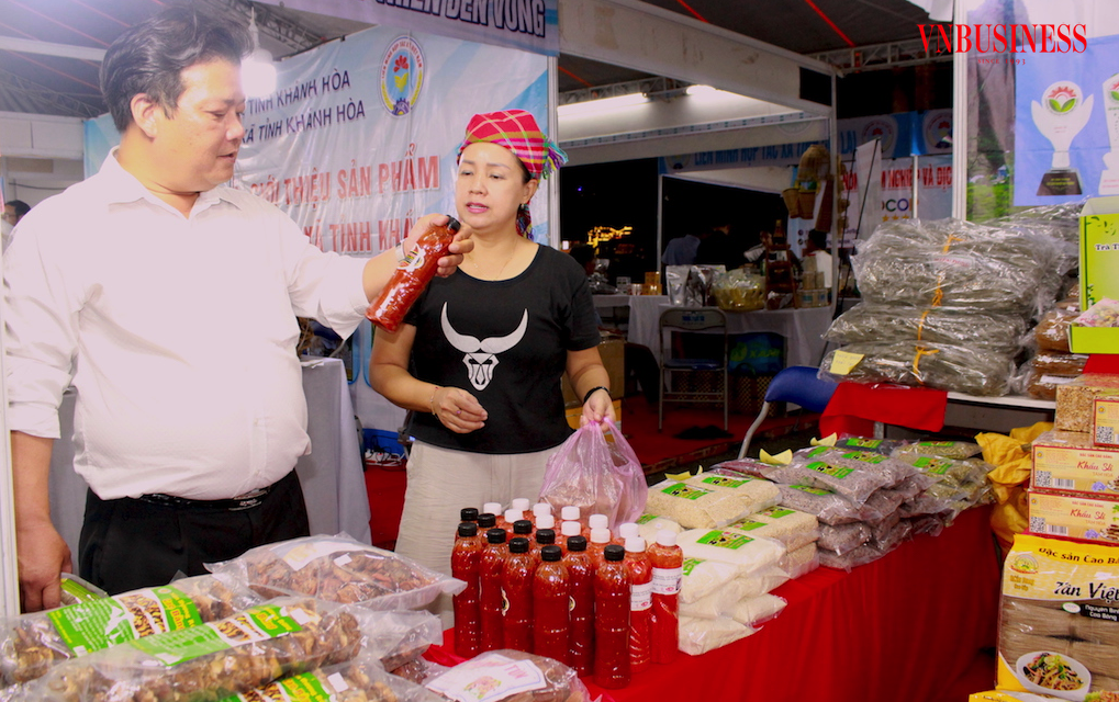 Tăng giá trị cho nguyên liệu bản địa: ‘Trông người, ngẫm ta’