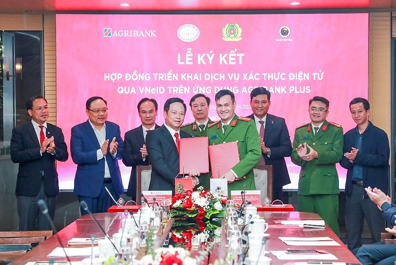 Agribank hợp tác với Bộ Công an: Kích hoạt xác thực VNeID trên Agribank Plus