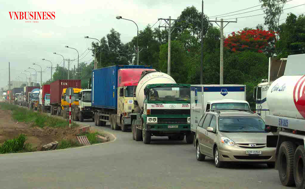 Ùn tắc giao thông và nỗi lo vận chuyển chậm làm tăng giá hàng hóa