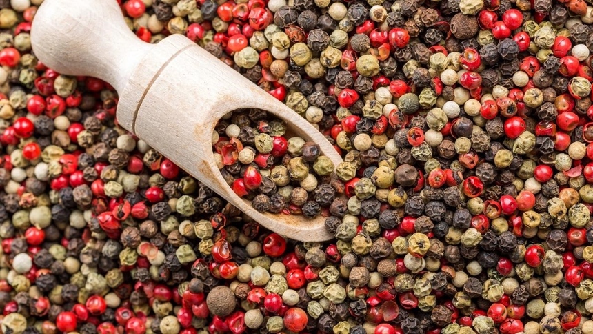 Dòng tiền đổ dồn sang cà phê, giá tiêu giảm đến 2.000 đồng/kg