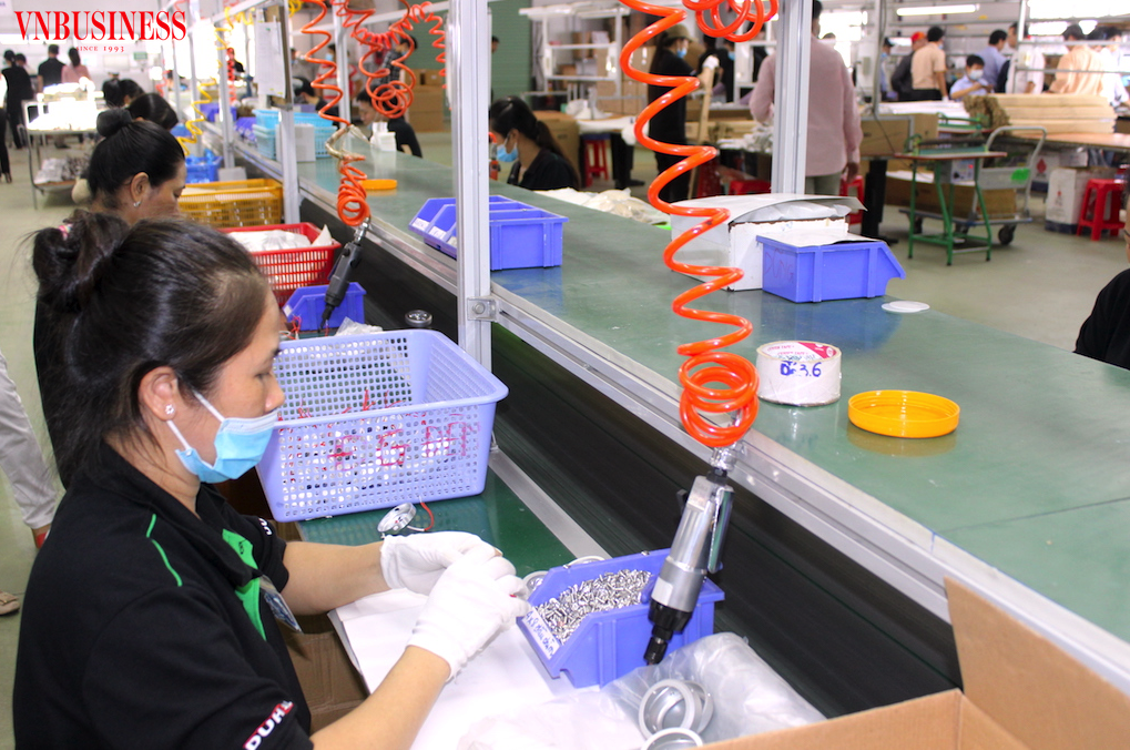 Thấy gì từ hai mối bận tâm dai dẳng của các nhà đầu tư Nhật Bản?