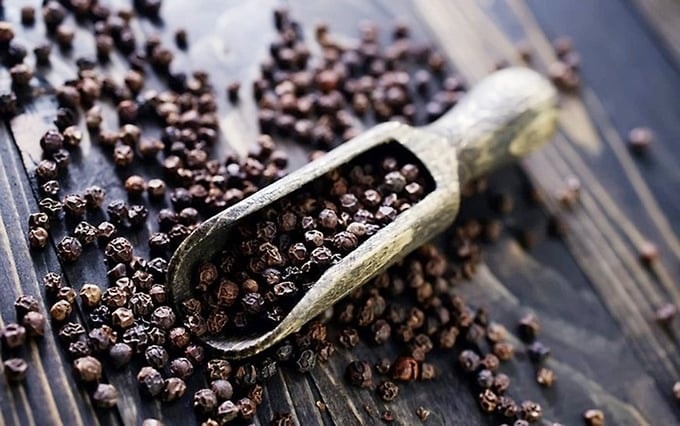 Giá tiêu tăng mạnh đến 2.000 đồng/kg