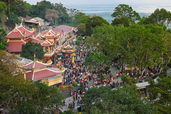 Người Việt ngày càng thích du lịch tâm linh sau Tết