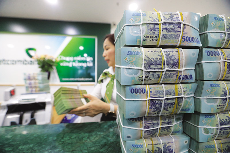 Ngân hàng lãi 'khủng', mức độ chia sẻ khó khăn với doanh nghiệp chưa tương xứng?