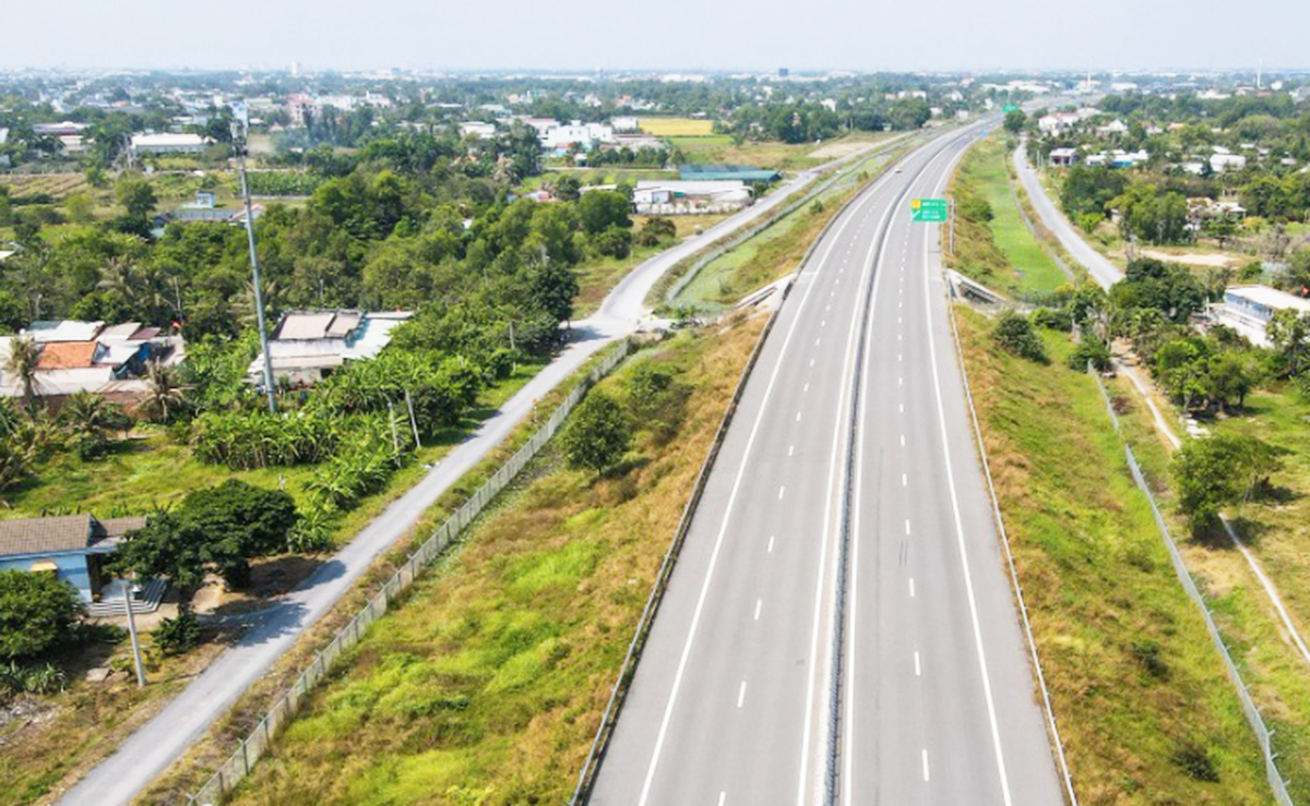 'Nóng bỏng tay' đất nền cửa ngõ phía Tây TP.HCM