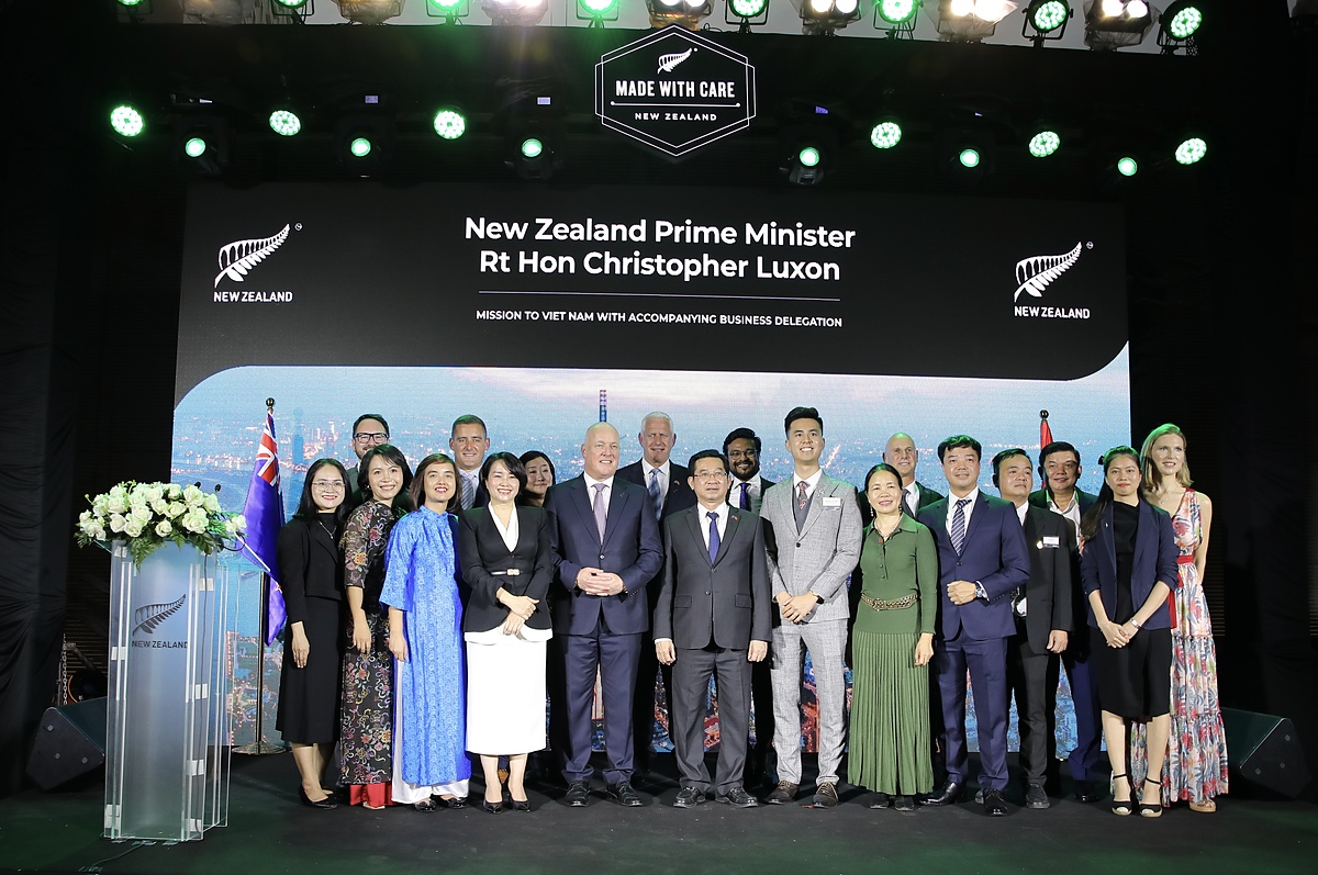 Thủ tướng New Zealand và lãnh đạo TP.HCM chứng kiến lễ ký kết hợp tác chiến lược giữa FPT Long Châu và Anlene