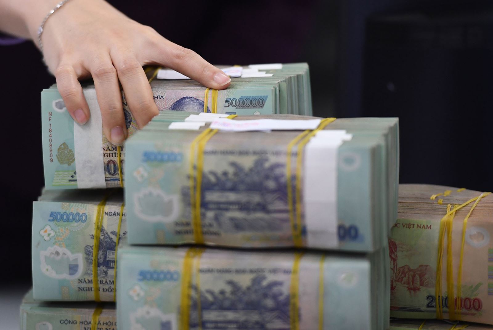 Thêm 2,5 triệu tỷ đồng 'bơm' ra nền kinh tế, ngân hàng lấy ở đâu?