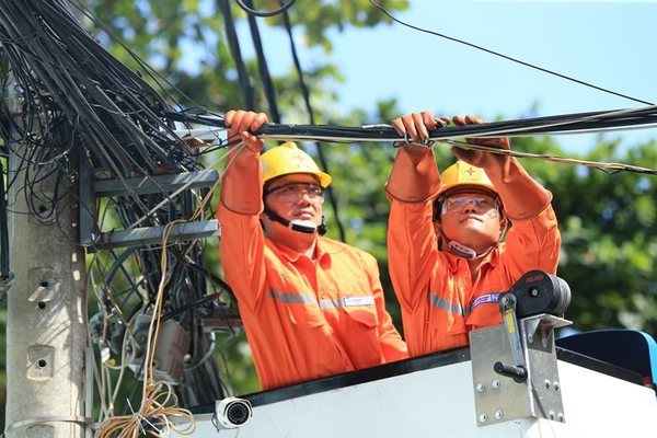 Kinh tế tăng trưởng nhưng ‘ngốn’ điện nhiều hơn: Thấy gì từ tỷ lệ thâm dụng điện tăng kỷ lục?