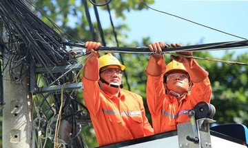 Kinh tế tăng trưởng nhưng ‘ngốn’ điện nhiều hơn: Thấy gì từ tỷ lệ thâm dụng điện tăng kỷ lục?