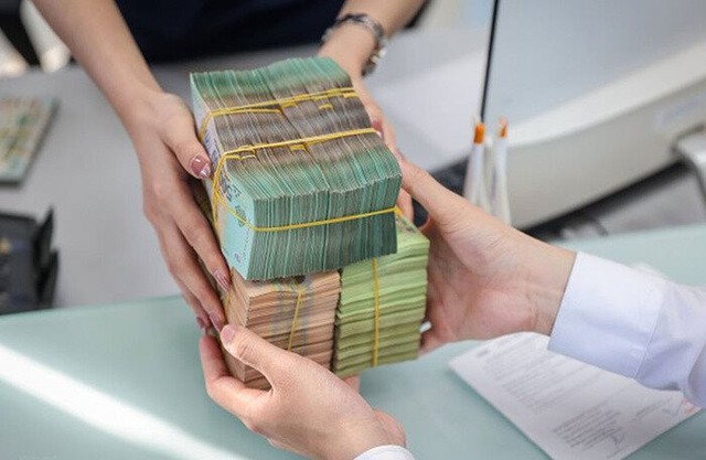 Lãi vay giảm, doanh nghiệp lo phí dịch vụ đi kèm khoản vay
