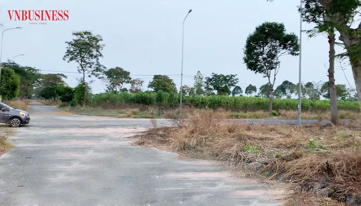 Đất sốt trên 'miệng cò', nhà đầu tư cắt lãi cầu hòa vẫn không thể thoát hàng