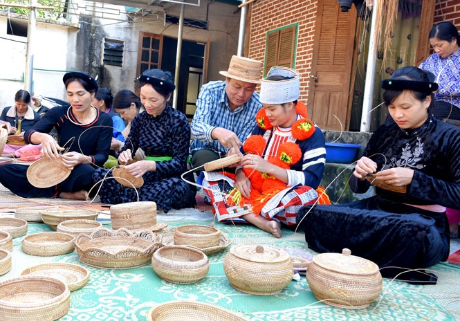 'Cánh chim đầu đàn' trong phát triển nghề mây tre đan