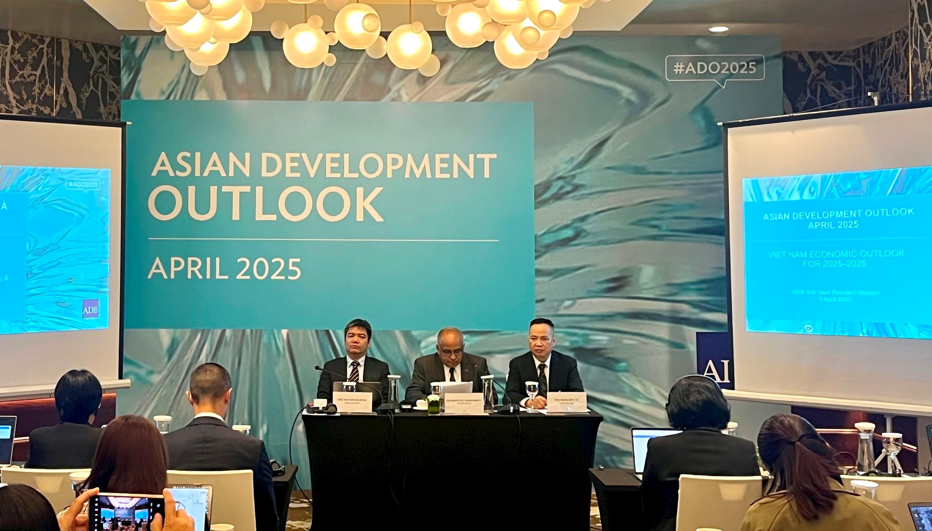 ADB dự báo kinh tế Việt Nam tăng trưởng 6,6%, cảnh báo rủi ro mới
