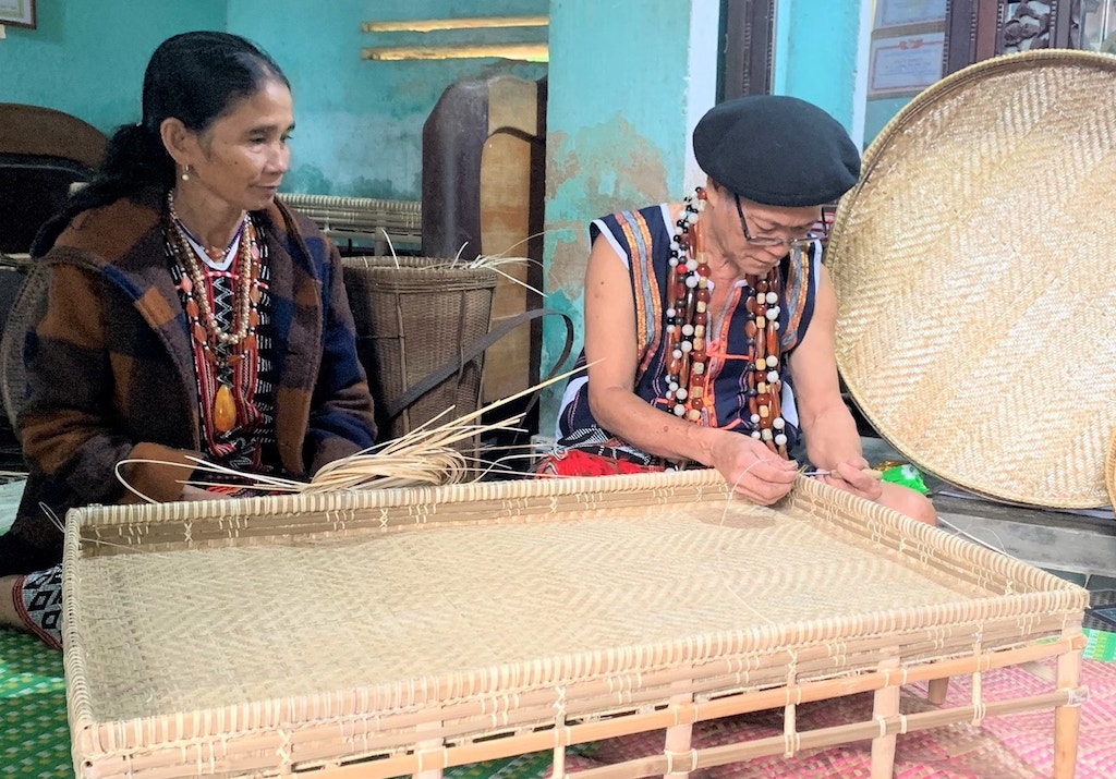 Người dân Đông Giang vượt khó, giảm nghèo bằng cách làm mới