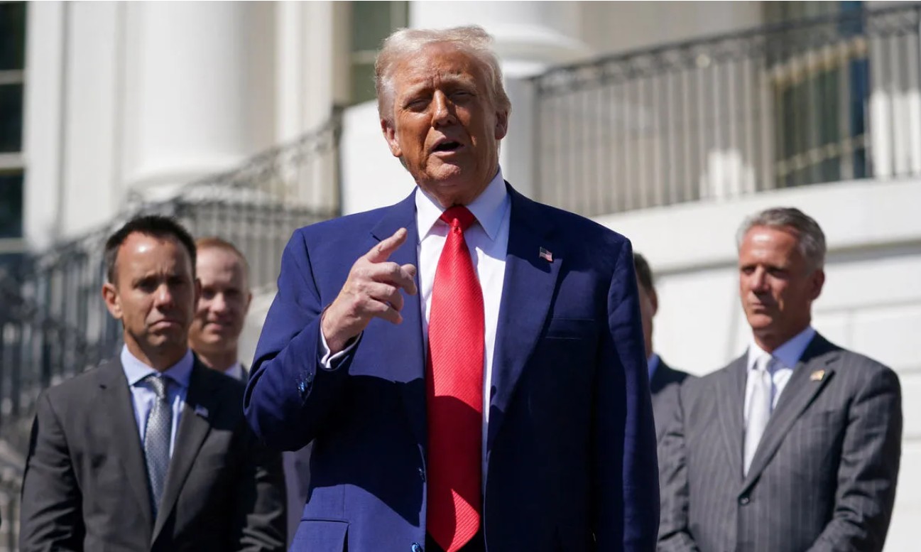 Tổng thống Donald Trump “phanh gấp”, hoãn thuế quan 90 ngày