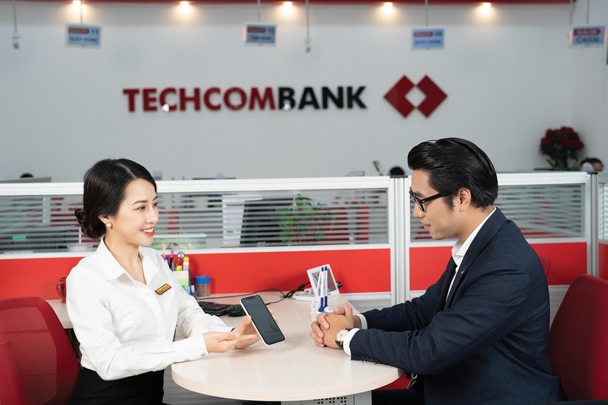 NIM tiếp tục dò đáy, ngân hàng tăng thu ngoài lãi, cắt giảm chi phí