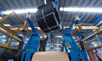 Người thân của sếp lớn Hòa Phát bán ra một nửa số cổ phiếu HPG đang nắm giữ