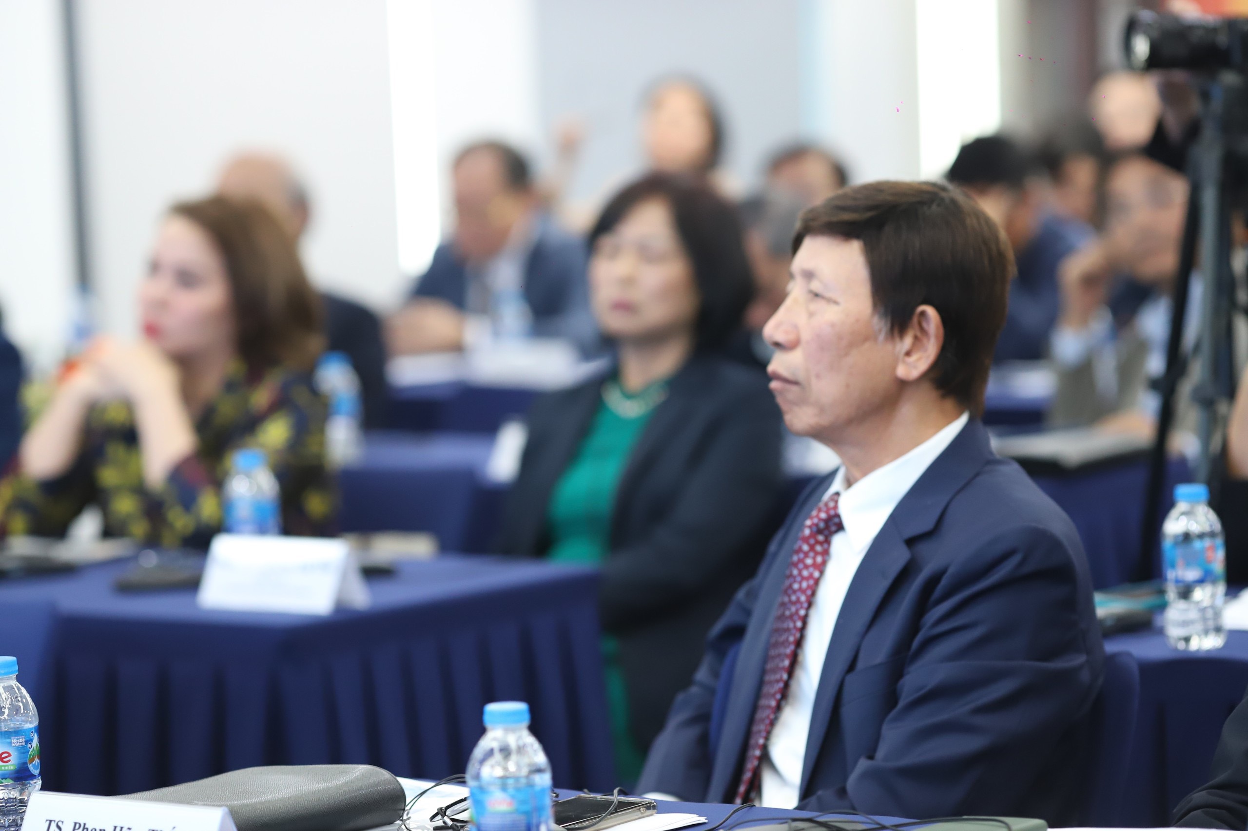 TS. Phan Hữu Thắng: Việt Nam sẽ ‘vượt sóng’ thuế quan của Hoa Kỳ bằng chiến lược ngoại giao thương mại