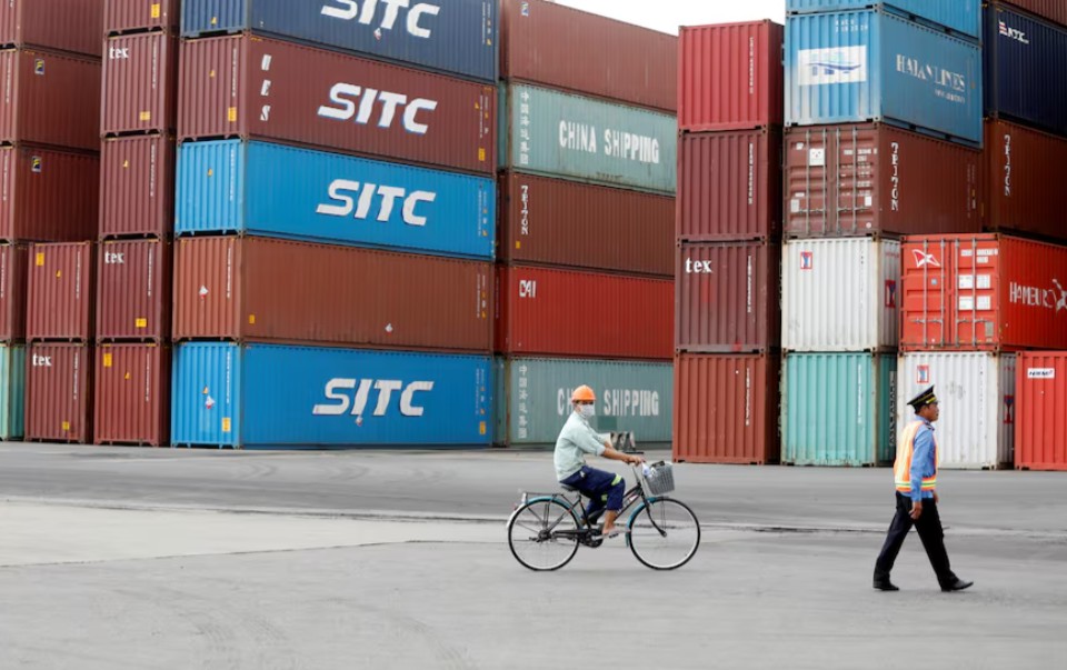 Việt Nam trong danh sách đàm phán thuế quan đợt đầu tiên: Cơ hội chiến lược hay cuộc chơi không cân sức?