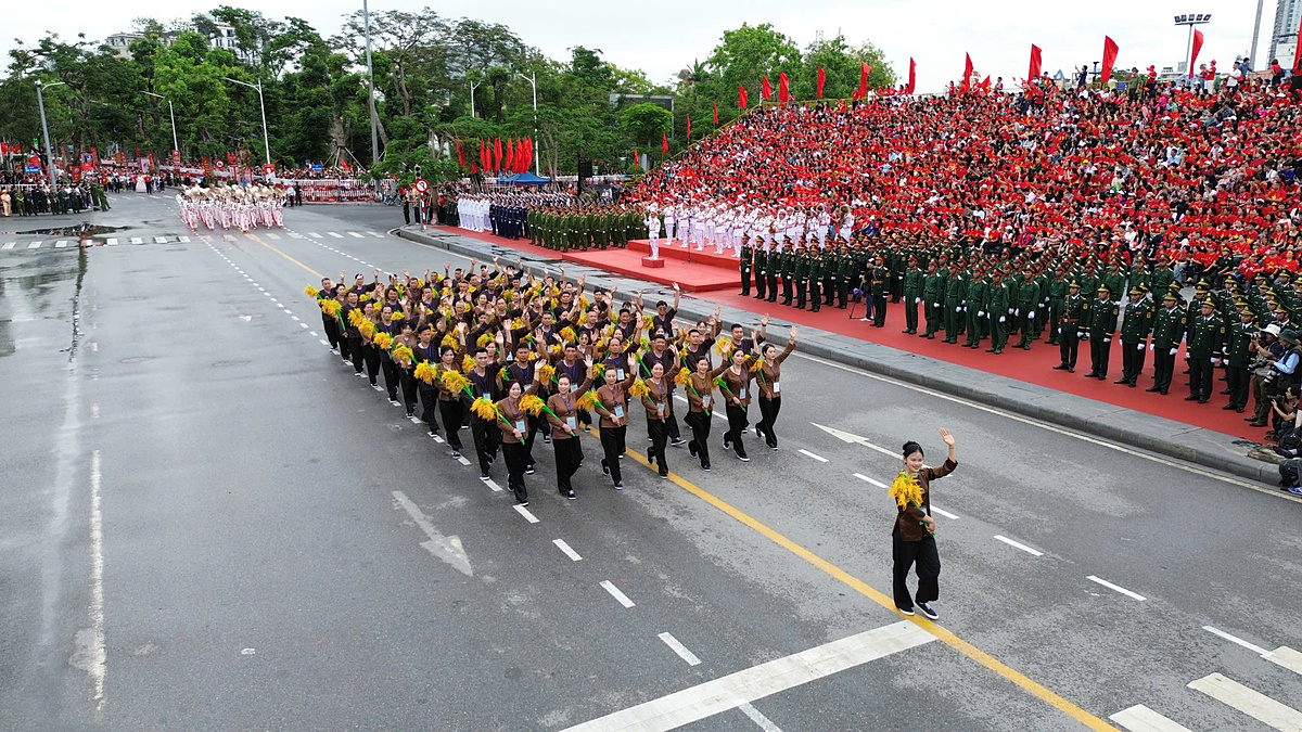 70 năm giải phóng Hải Phòng: Rực rỡ lễ diễu hành thành phố Anh hùng