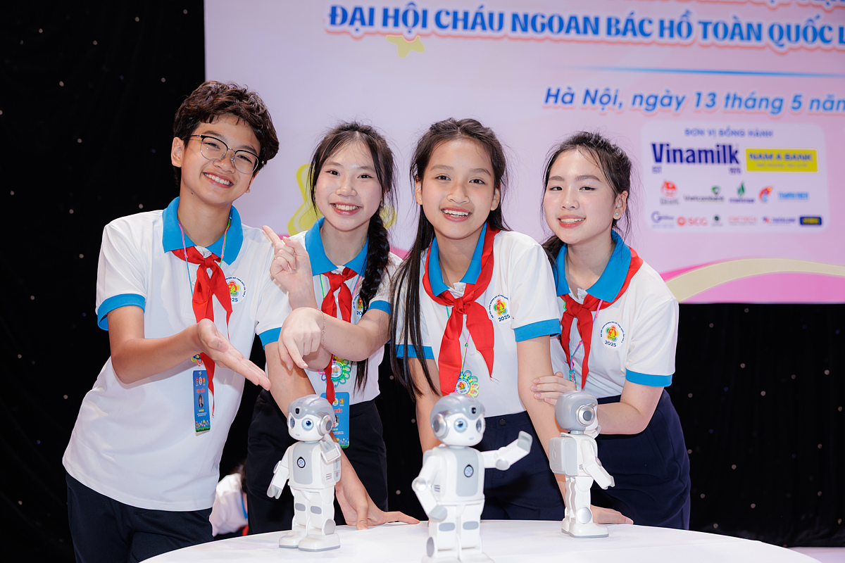Vinamilk tiếp sức “búp măng non” viết tiếp hành trình cháu ngoan Bác Hồ đầy tự hào