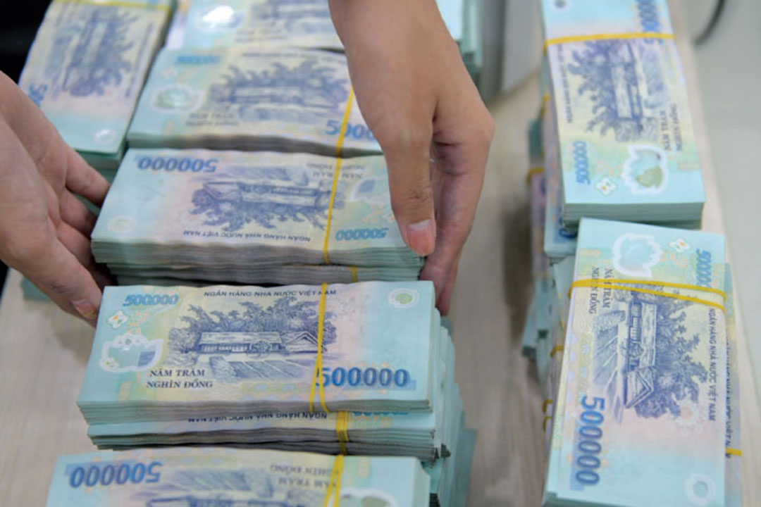 Ngân hàng chi hàng chục nghìn tỷ đồng để 'thưởng nóng' cổ đông